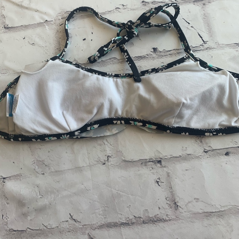 5/$35💥🌞California Waves Bikini Top🌞 - Picture 4 of 5